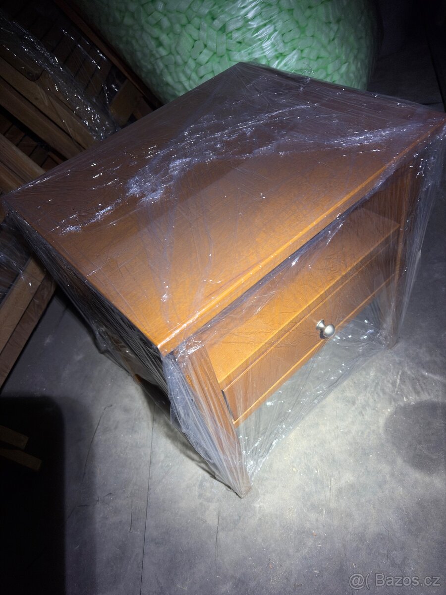 Manželská dřevěná postel 180x200. Původní cena 36tis. - 6