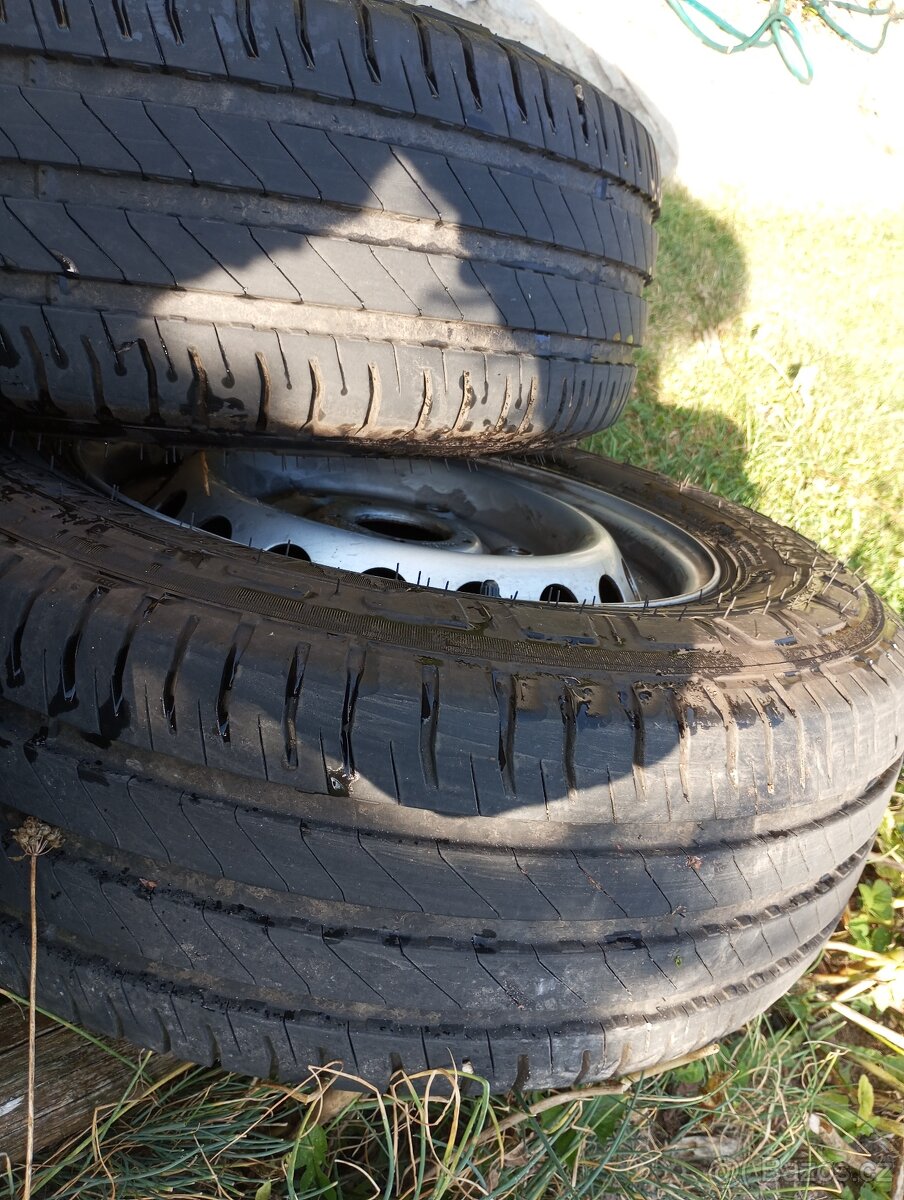 Pneu 205/65 r 16 c - 6