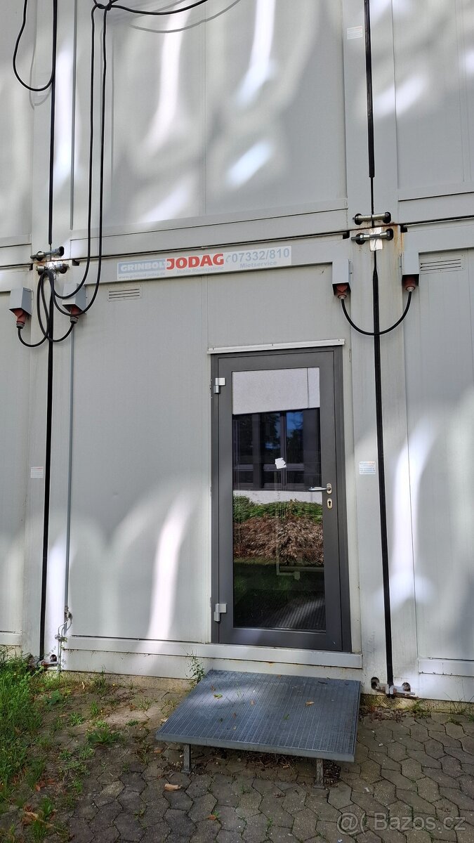 Sestava 18 kontejnerů - 6