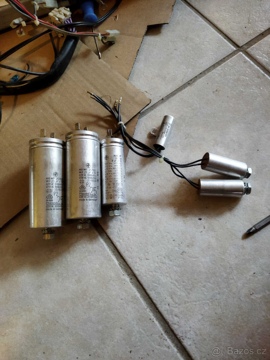 Kompenzační kondenzátory, výkonový rezistor - 6