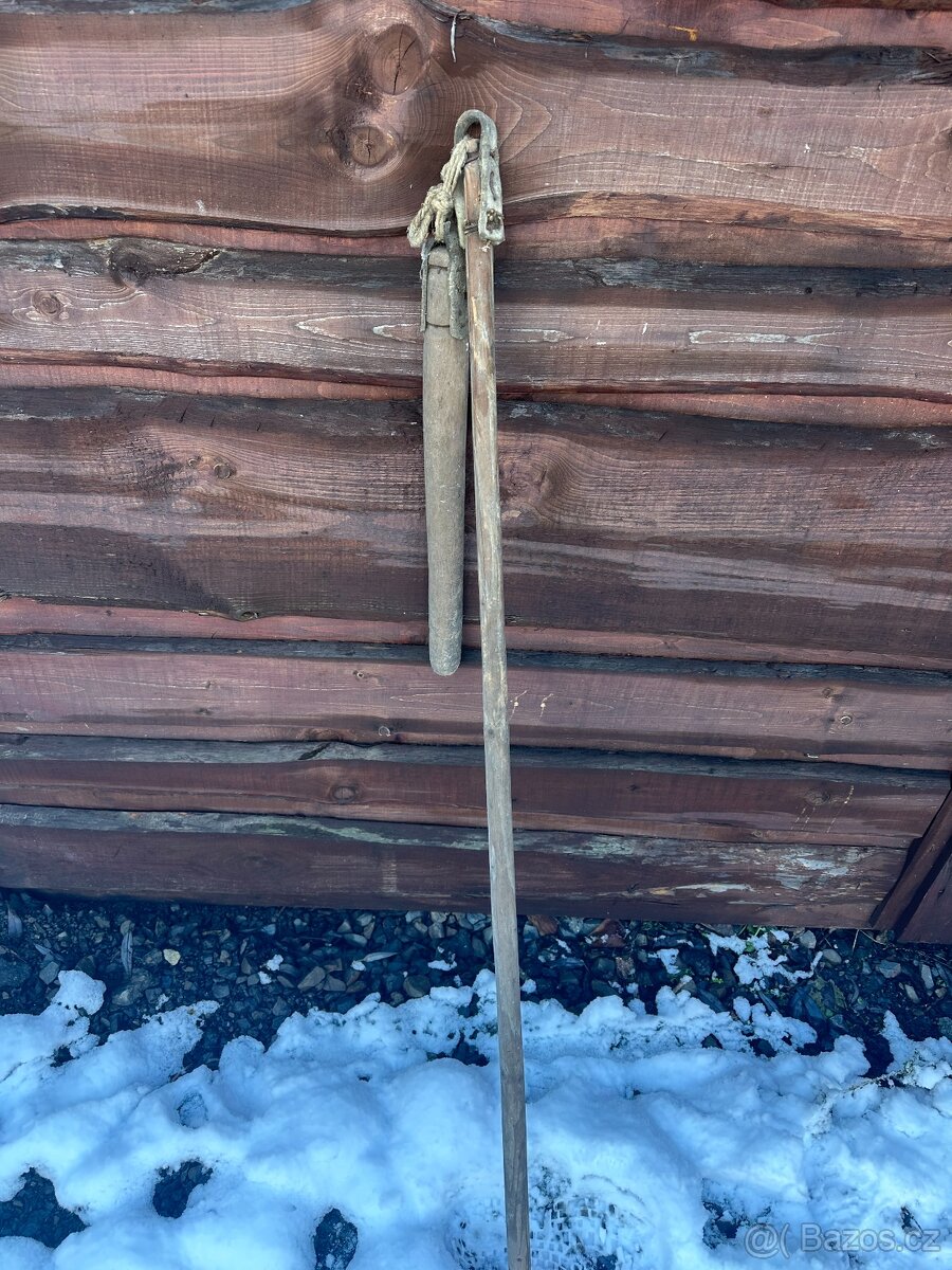 truhla, trakař, žehlička a cep - 6