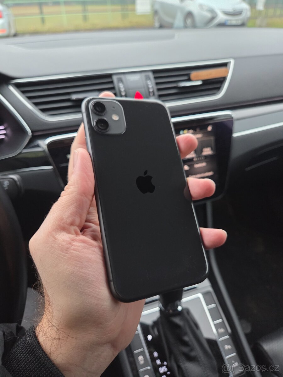 iPhone 11 256gb black, baterie 82% - 6