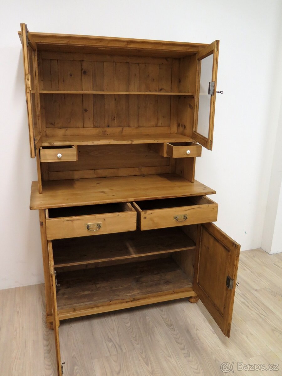 Krásná stylová kredenc ze smrkového masivu - 6