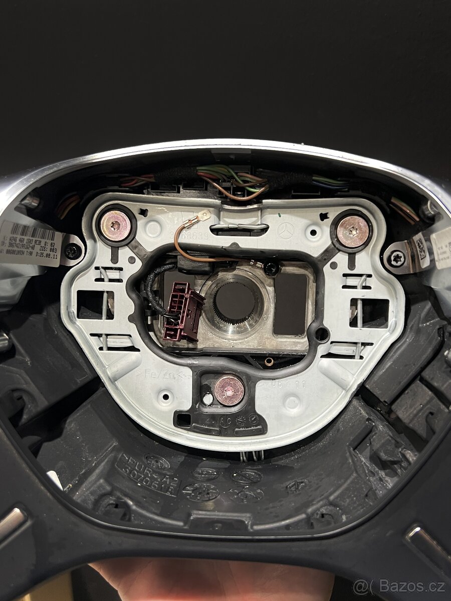 Čtyřramenný volant Elegance z Mercedesu W204 - 6