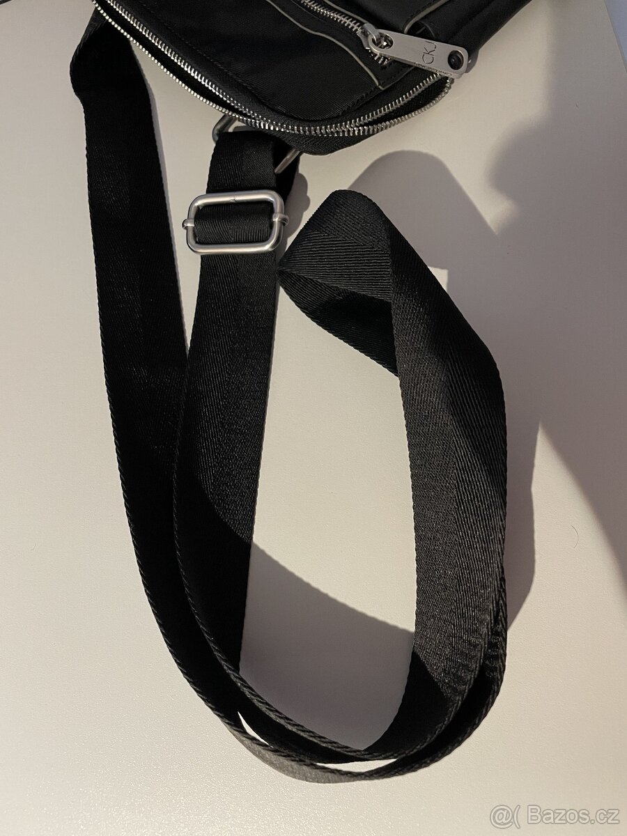 Calvin Klein pánská kabela černá (crossbody) - 6
