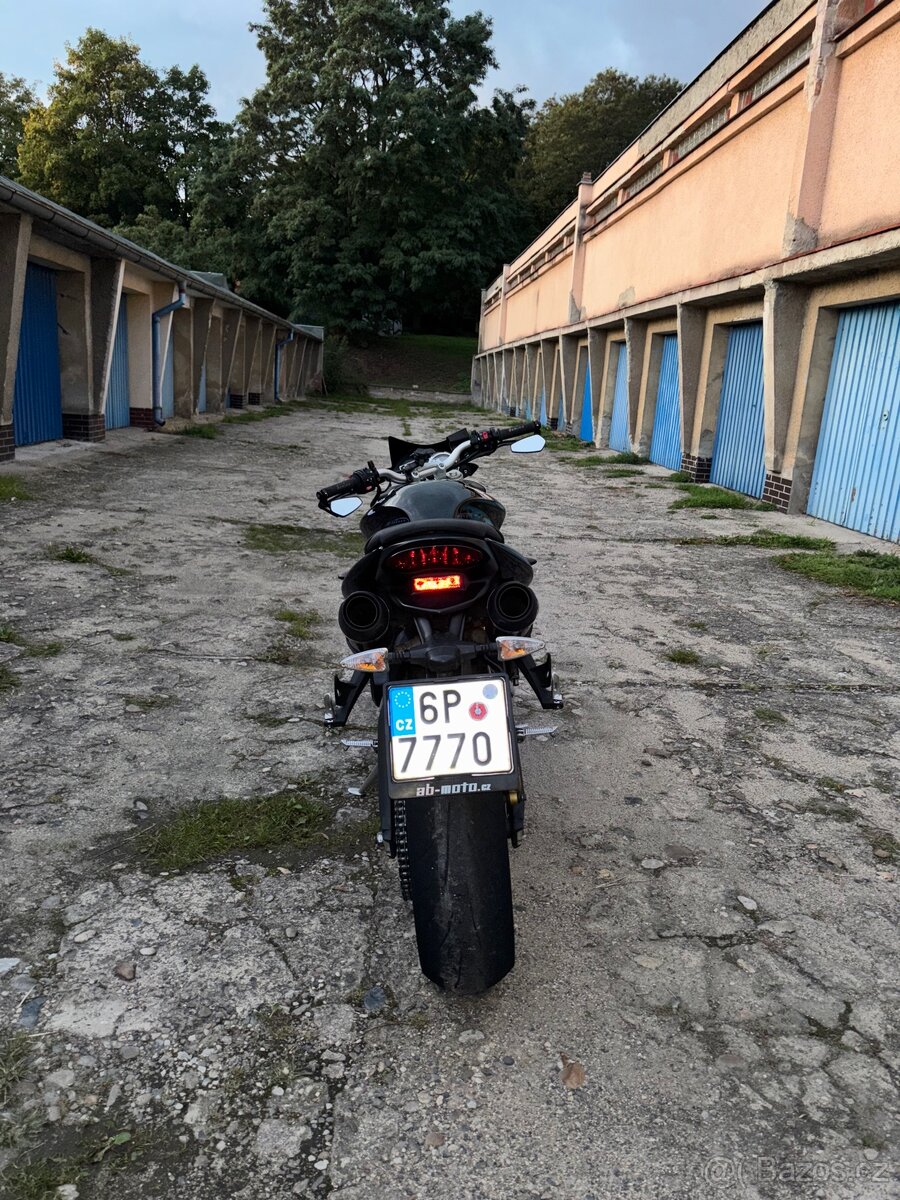 Triumph Street Triple 675 - 6