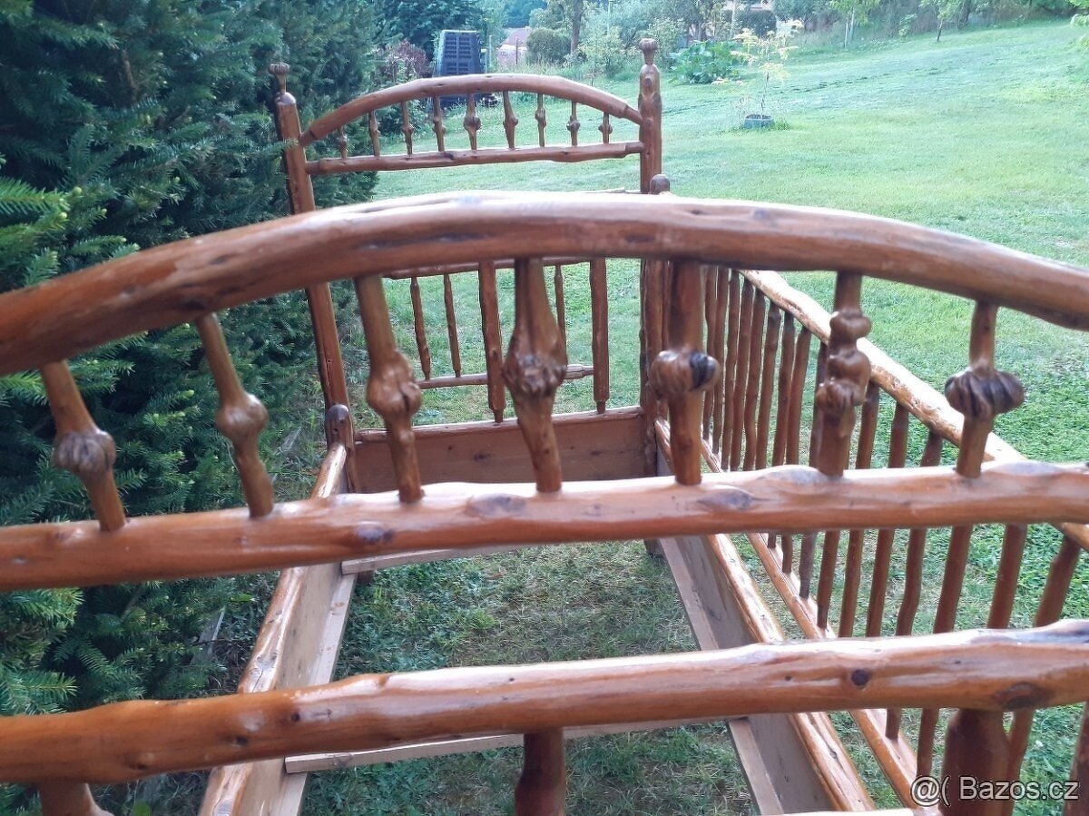 Starožitná dřevěná postel - 6