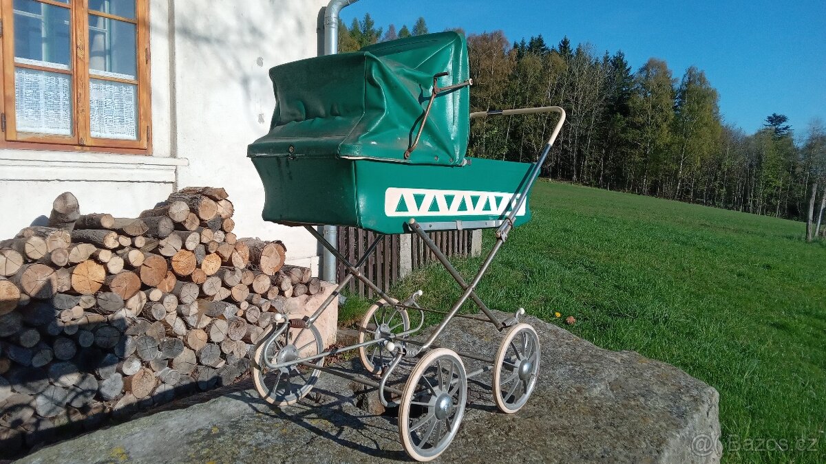 RETRO KOČÁREK PRO PANENKY - 6