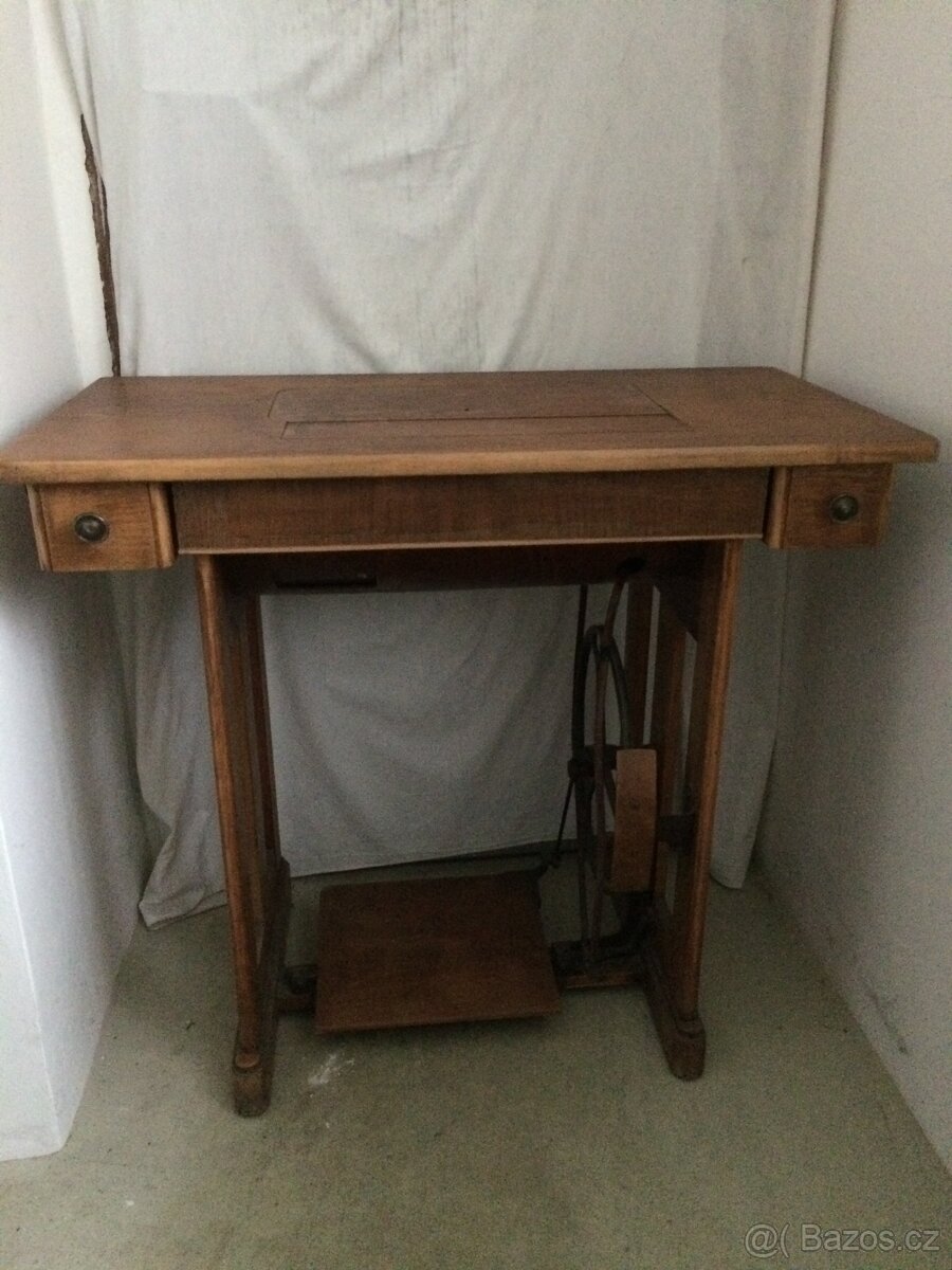 Historický šicí stroj - 6