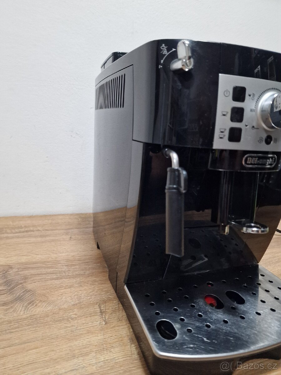 Kávovar Delonghi Magnefica S - 6