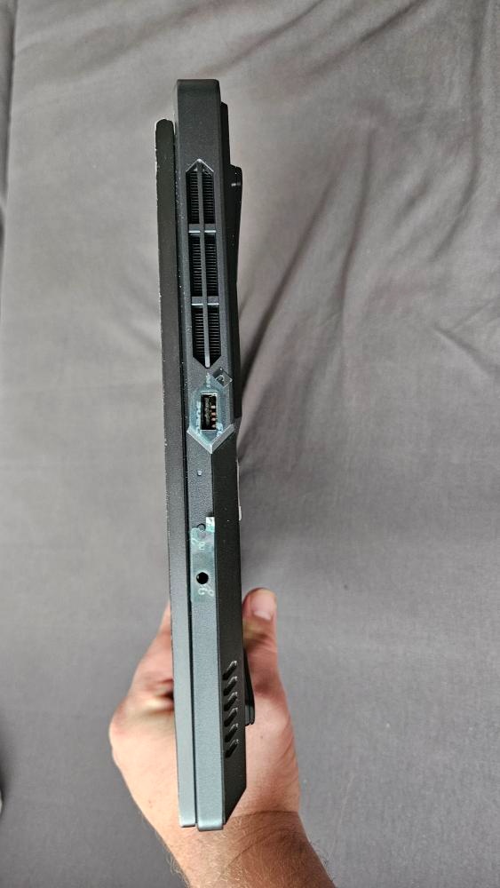 Herní notebook Lenovo Legion Pro 5 16IRX8 – Onyx Grey (kovov - 6