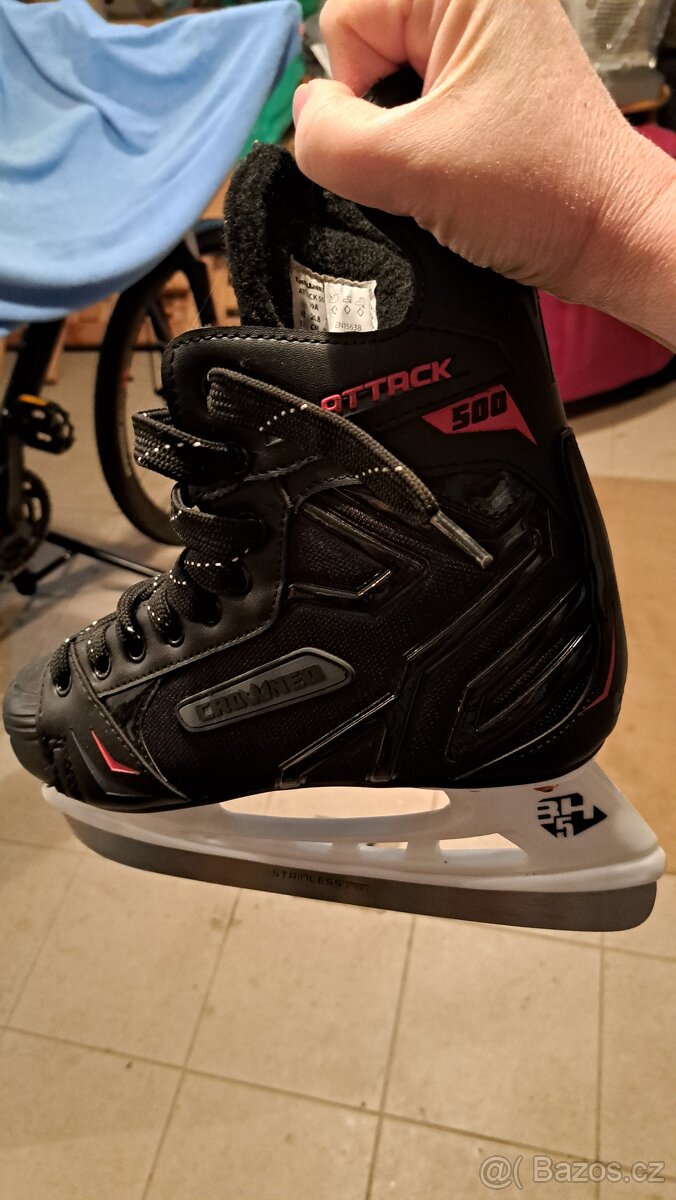 Prodám pánské lední brusle Attack 500 - U9 CROWNED - 6