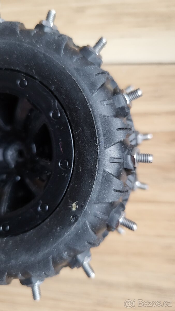 Kompletní kola na RC auto s hřeby - 6