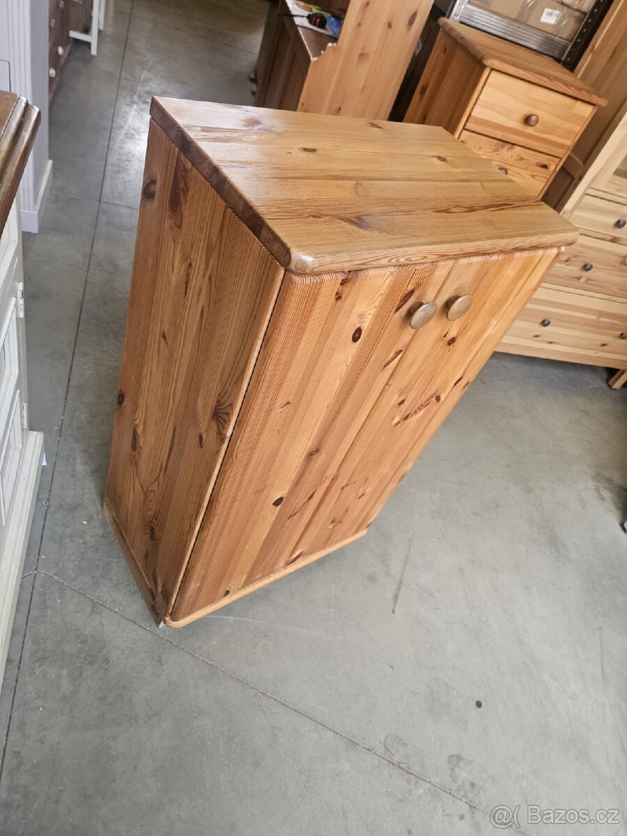 MASIVNÍ SKŘÍŇKA -- KOMODA - 6