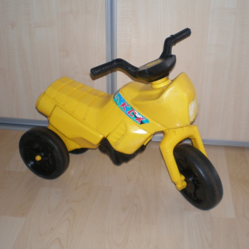 odrážedlo veliká motorka, 2 ks modré motorky, žlutá traktor - 6