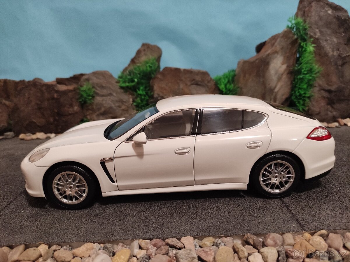 prodám model 1:18 porsche panamera 4S - 6