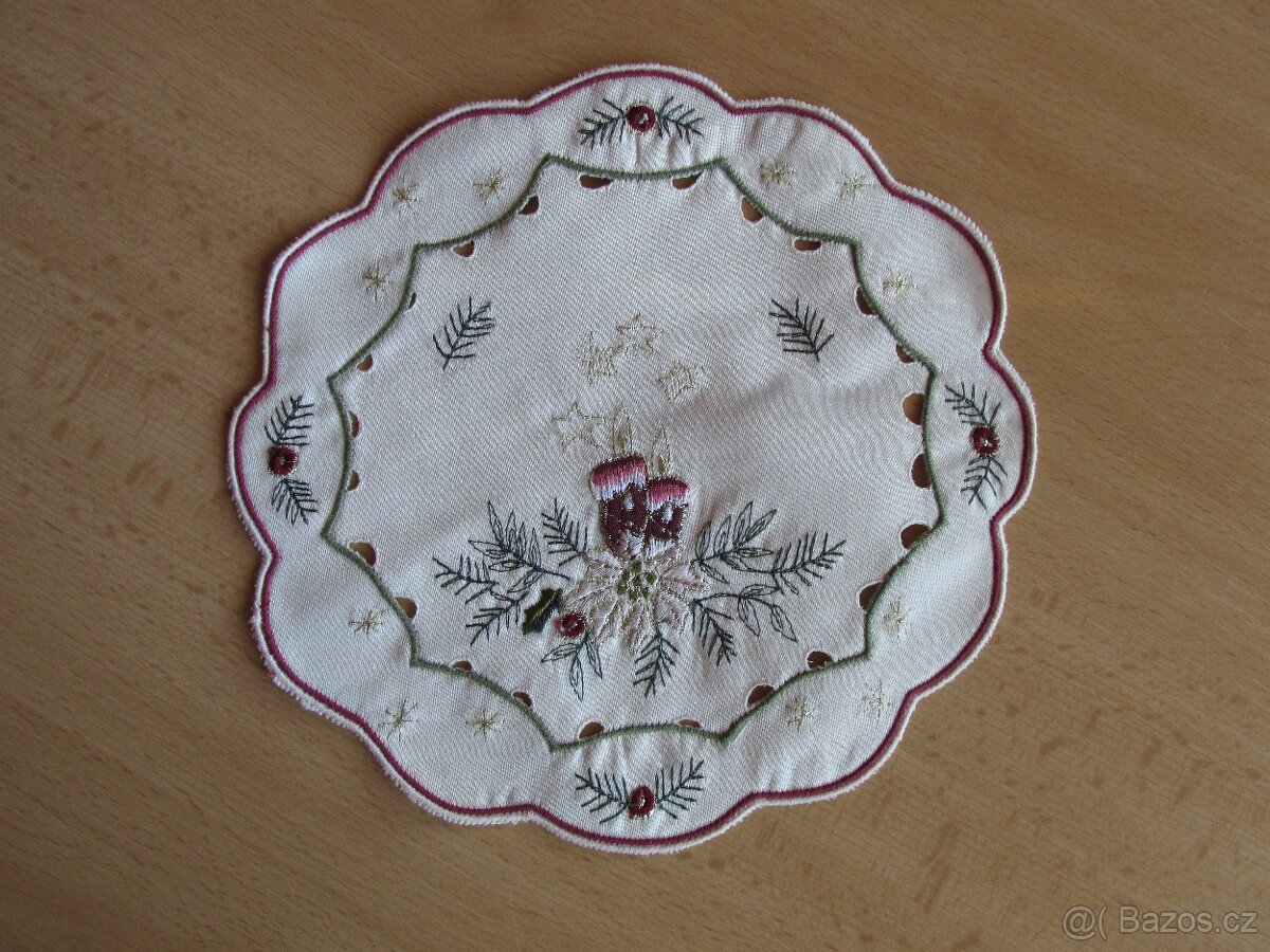 HISTORICKÉ VÁNOČNÍ UBRUSY a PROSTÍRÁNÍ - 6