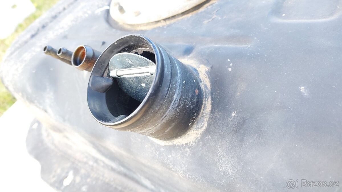 Kia Sportage 1 –Nádrž paliva - 6