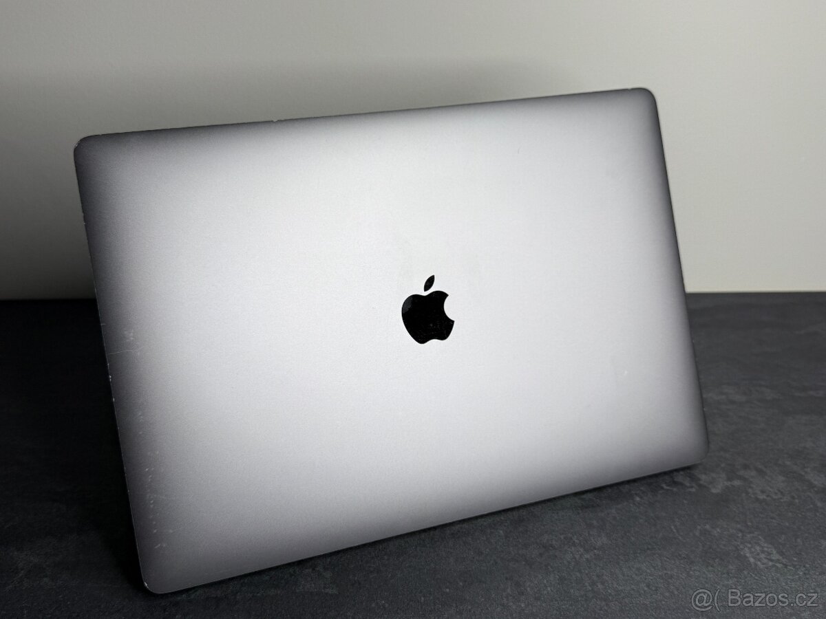 MacBook Pro 15'' 2019 / i7 / 32GB / 256GB SSD - DPH - 6