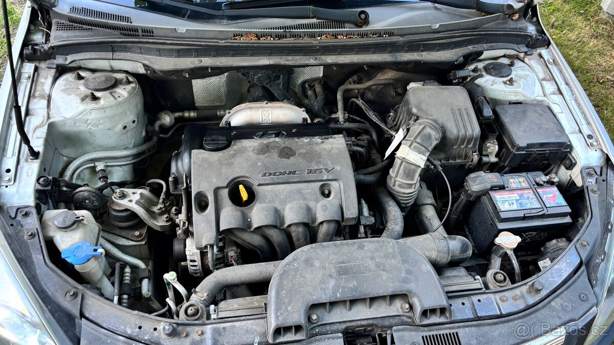 Hyundai i30 1.4 16V, benzín, hatchback - 6