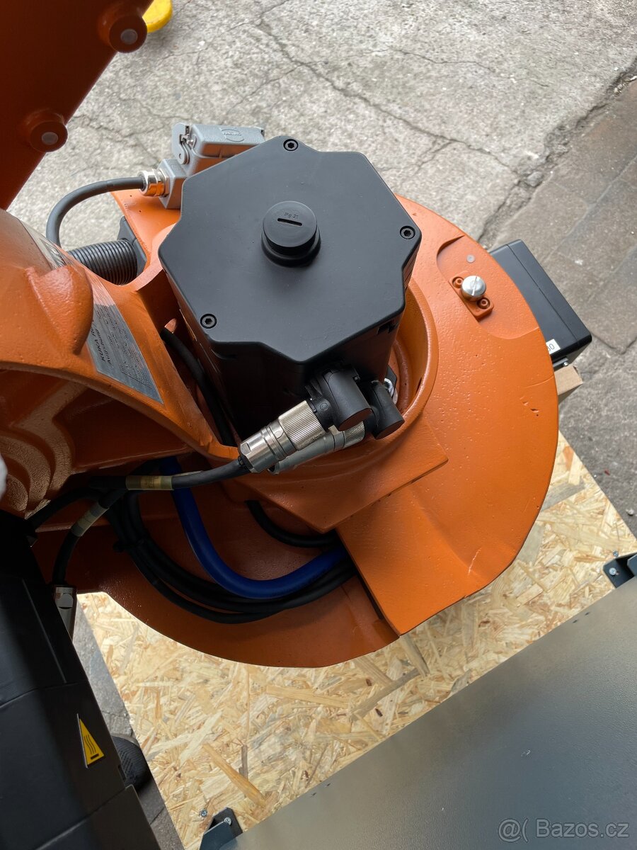Repasovaný robot Kuka do výrobní linky - 6