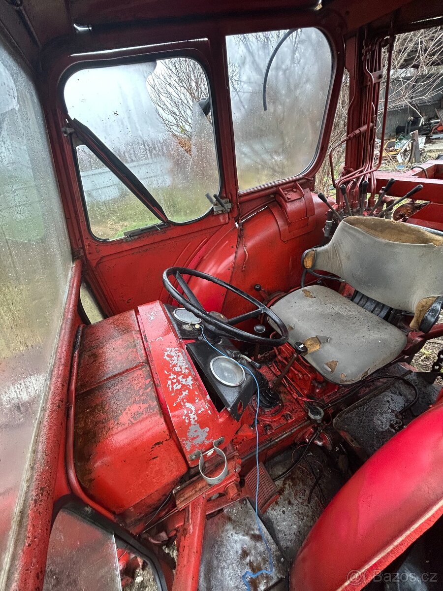 Traktor IH 624 - nepojazdný - 6