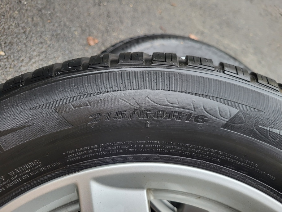 Alu kola Seat R16 originál zimní sada 5x112 pneu 215/60 - 6