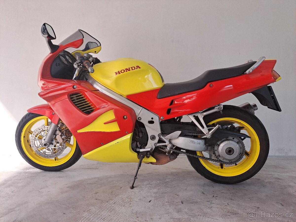 Honda VFR 750F - 6