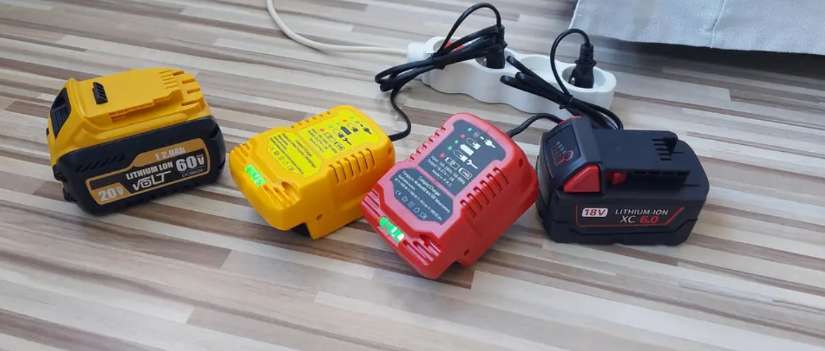 Mini nabíječka 230V, pro Aku Milwaukee M18V, nová. - 6