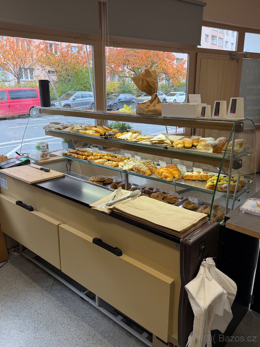 Vitrína do pekárny/kavárny chladící svítící - 6