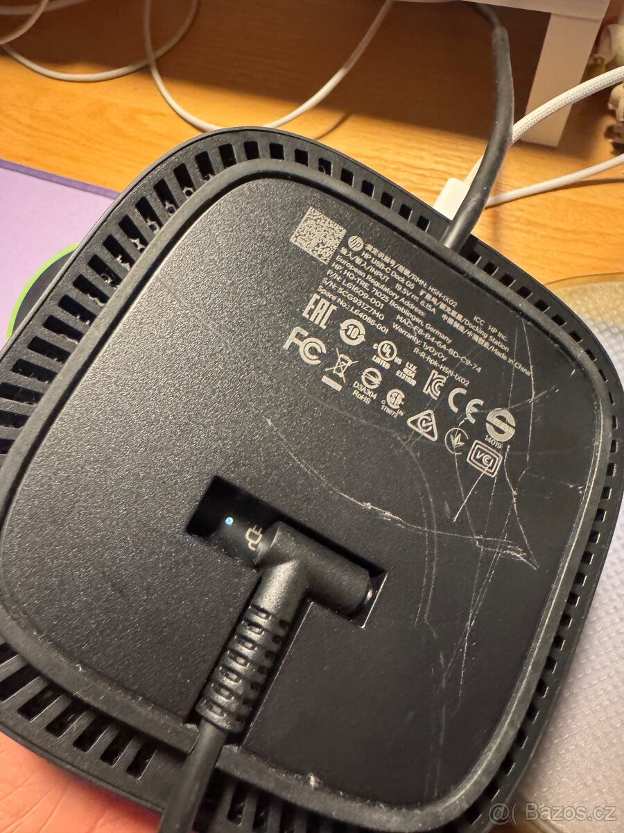 Dokovací stanice a nabíječka HP - 6