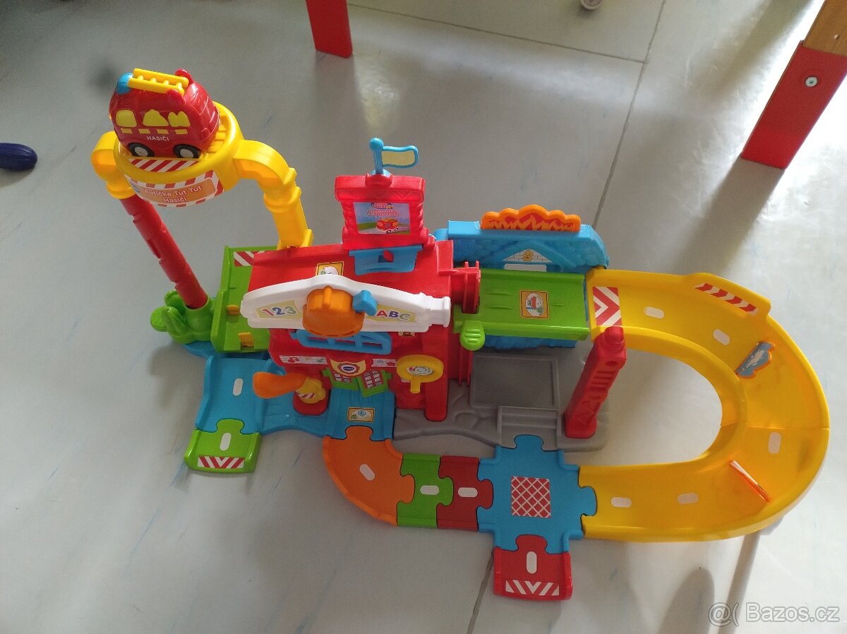 Hasičská stanice Vtech pro tu tut autíčka - 6