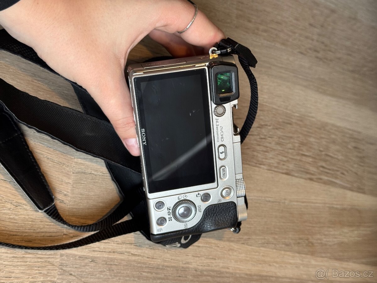 Sony Alpha a6000 + 16-50 mm + příslušenství - 6