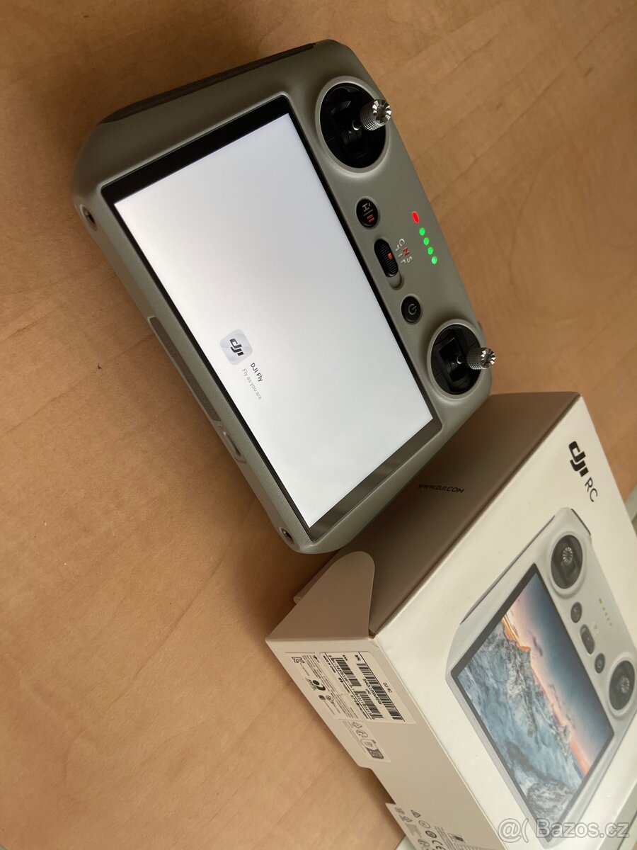 Ovladač DJI RC. - 6