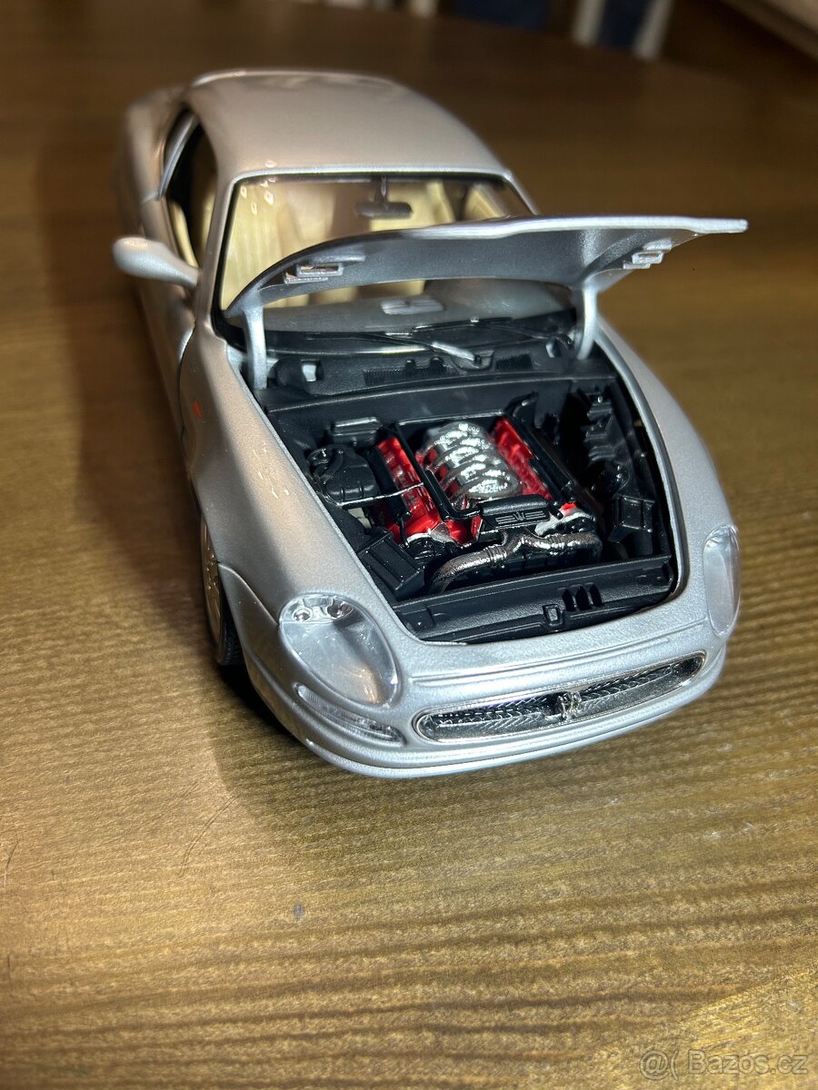 Maserati 3200 1:18 - 6