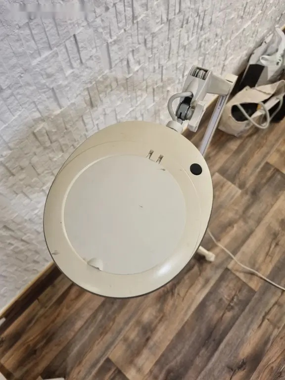 Kosmetická Lampa s lupou a stojanem - 6