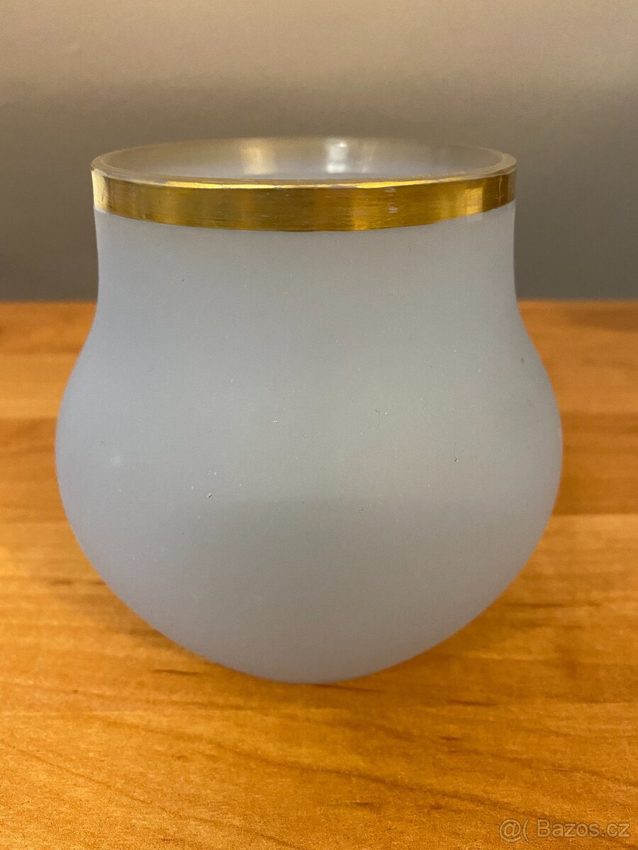 Sběratel nabízí staré skleněné vázy - 6