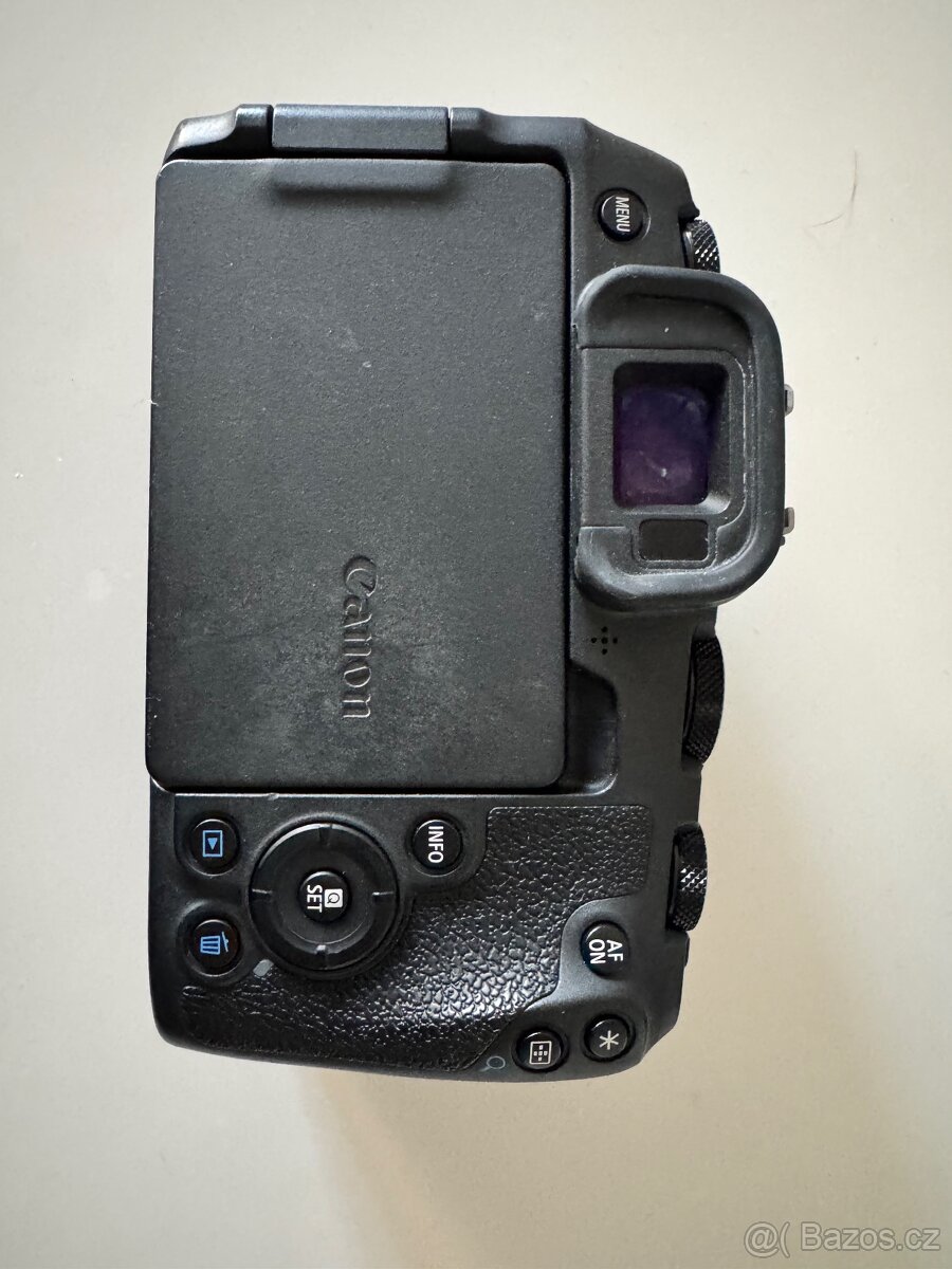 Canon EOS RP s adaptérem EF-EOS R - 6