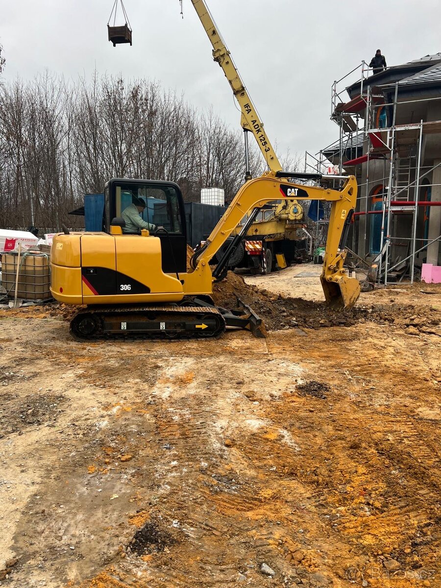 Míní bagr Caterpillar 306 - 6