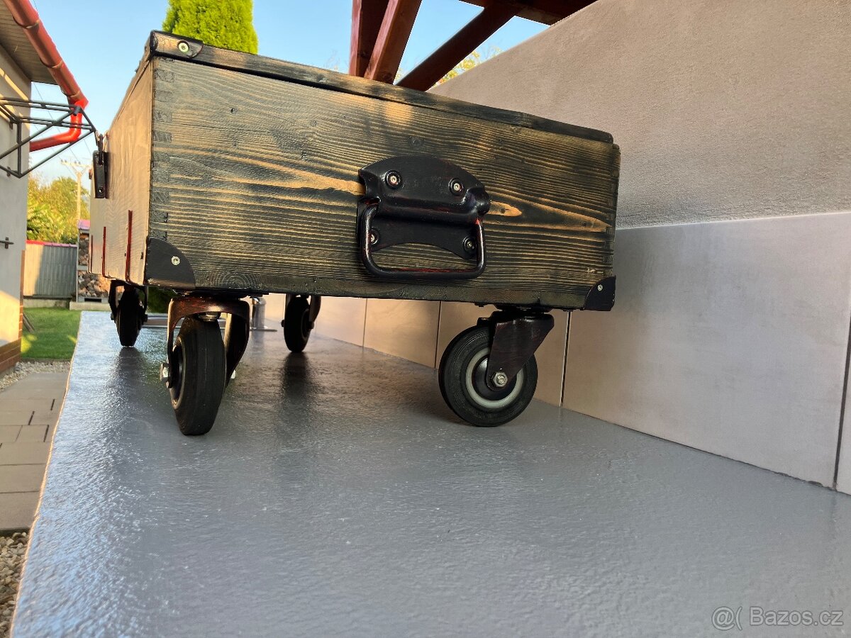 Odkládací stolek na kolečkách - 6