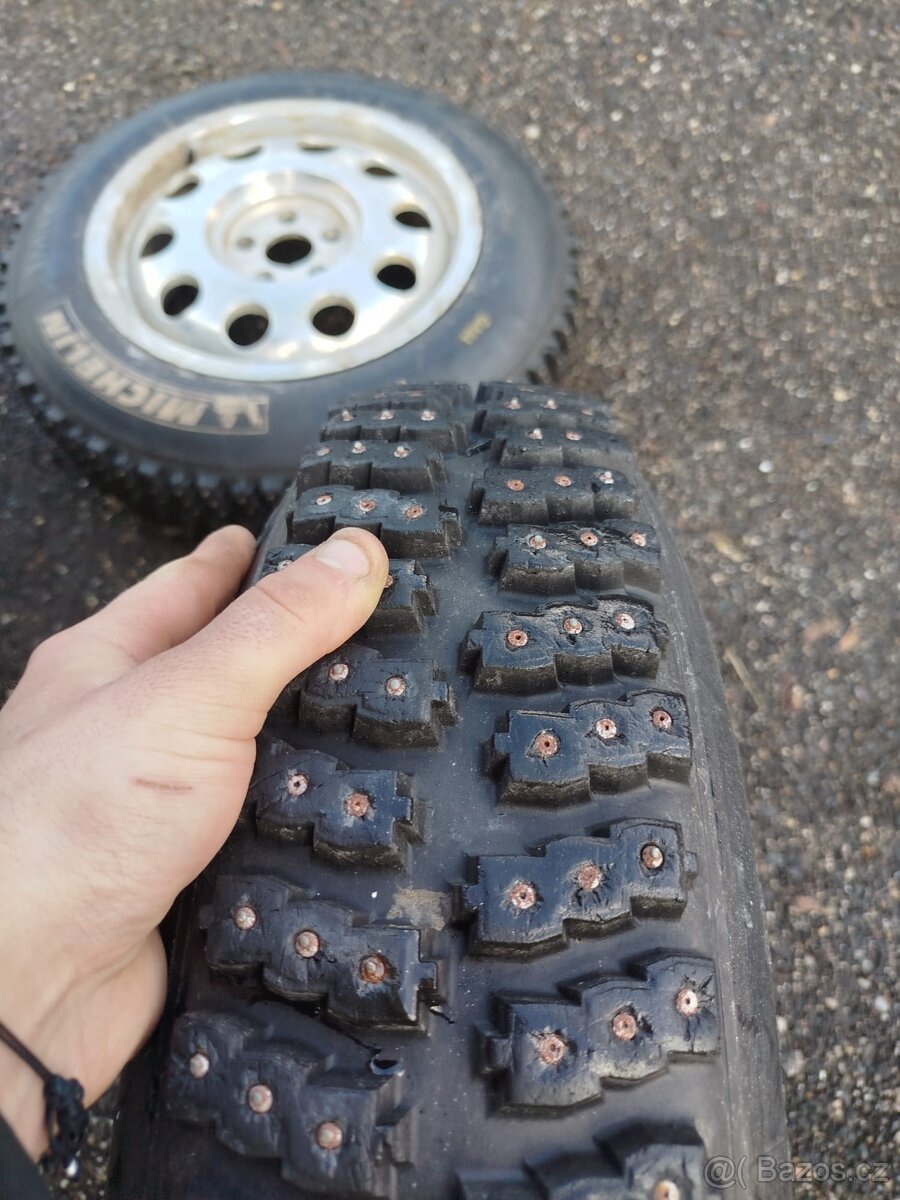 Pneu s hroty , úzké hroty 15" - 6