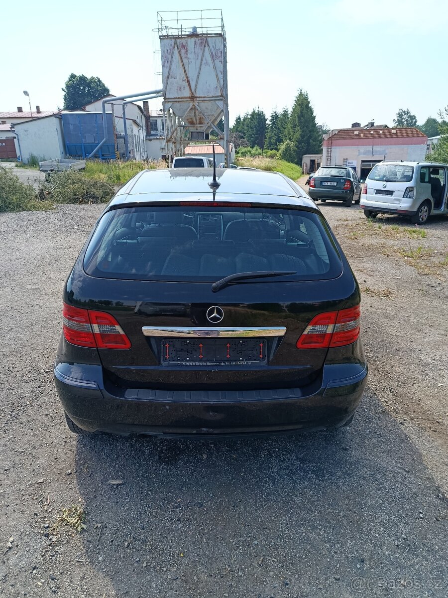 Mercedes Benz B200 - 6