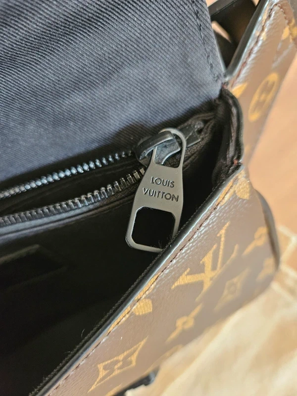 Louis Vuitton S lock Slingbag - 6