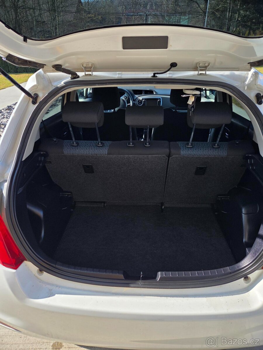 TOYOTA YARIS - 6