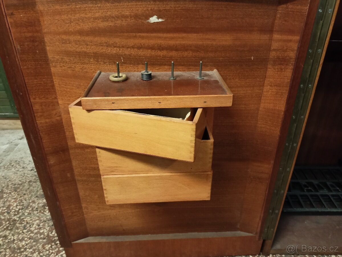 Šicí stroj LADA - 6