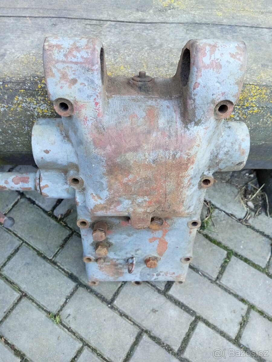 Víko hydrauliky Zetor - 6