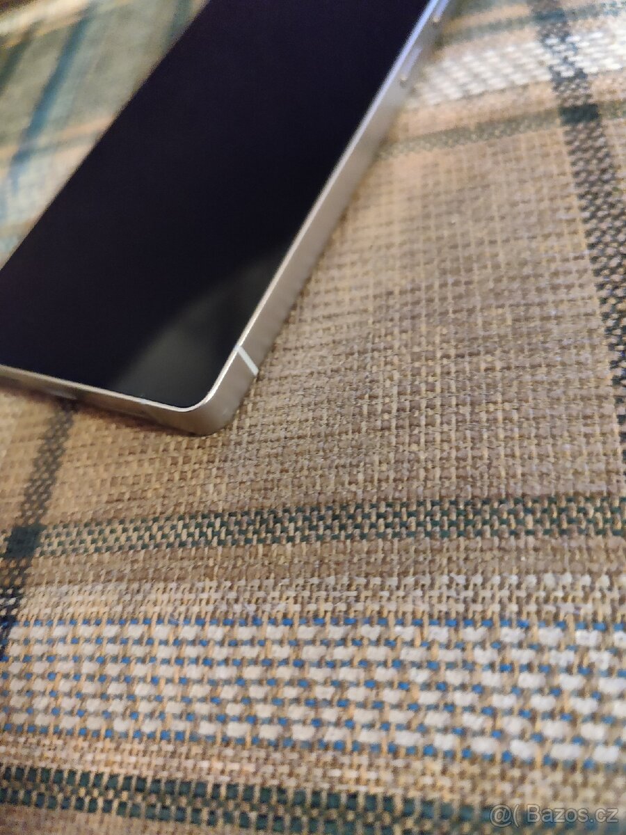 Samsung Galaxy s 25 ultra - 6