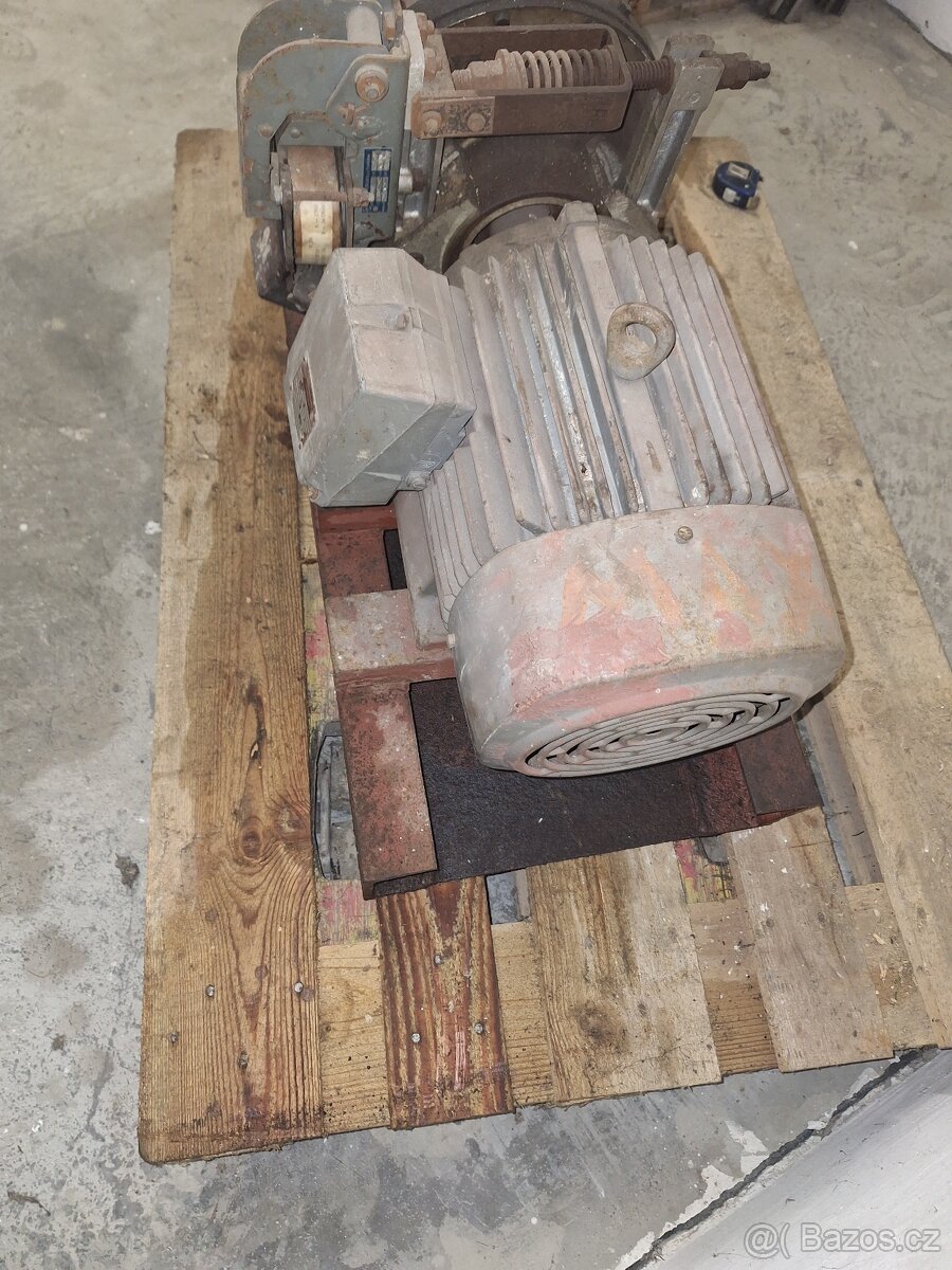 Převodovka s brzdou 2,2kW 950 otáček - 6