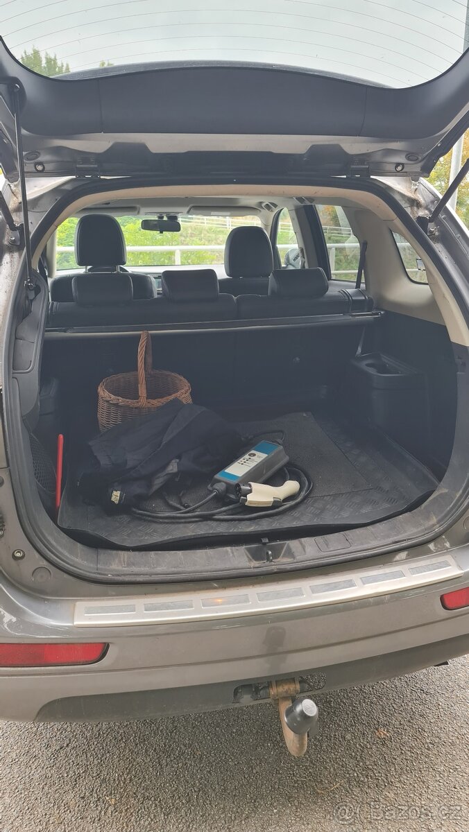 Prodám Outlander PHEV 2,0L "EL" - 6