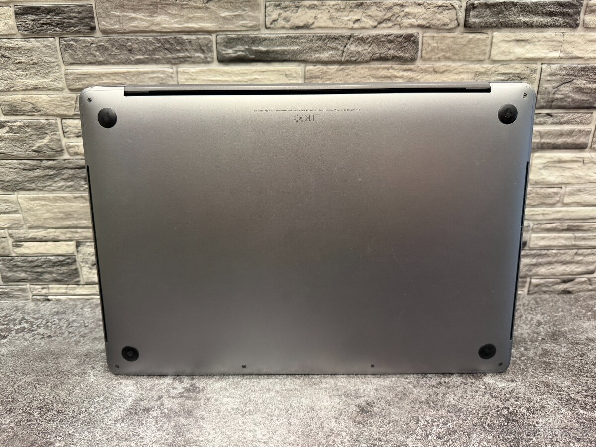 MacBook Pro 15" 2018 i7 / 32GB / 500 GB / Radeon Pro 560x - 6